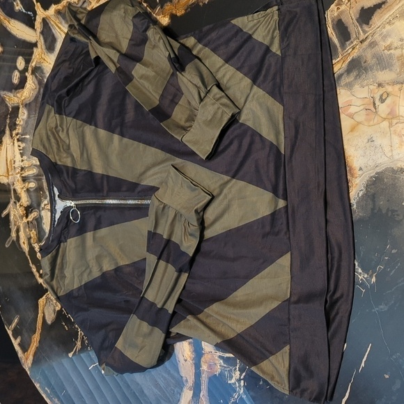 Size 12 olive and black zipper and long sleeved blouse, solid back new - Picture 1 of 5